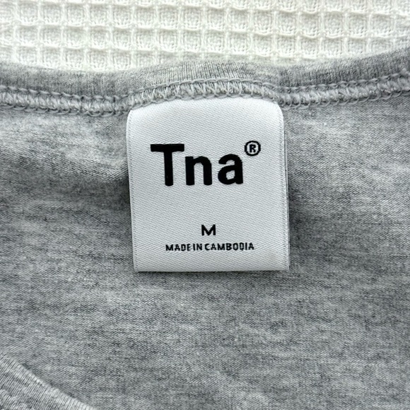 TNA Crop Muscle Tank Top in Heather Gray - Size M - Picture 3 of 4